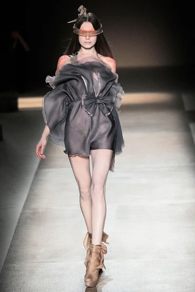 Look 15